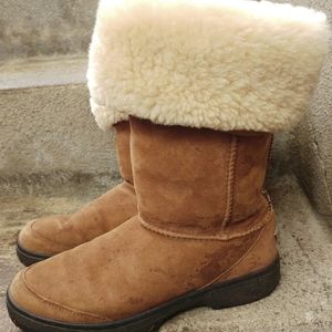UGG Ultimate Tall in size 7